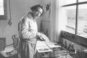 Dalí in his studio