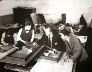 Mies (at center) teaching students at IIT