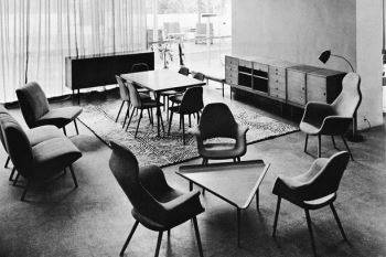 Organic Chairs (in the foreground) by Eero Saarinen and Charles Eames, on display at the Museum of Modern Art's Organic Design in Home Furnishings exhibition, New York (1941)