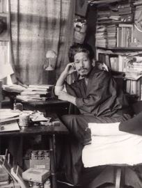 An undated photograph of Kōshirō Onchi shows him in his studio, surrounded by illustrated books and prints.