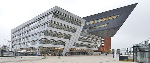 [Image: bio_box_hadid_zaha.jpg]