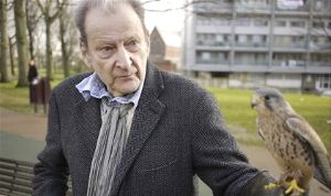 Freud with his parrot, photo by David Dawson (published in 2012) Freud with his parrot, photo by David Dawson (published in 2012)