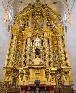 José Benito Churriguer's altarpiece (1693) in the Church of San Esteban was made of over 4000 pieces of wood