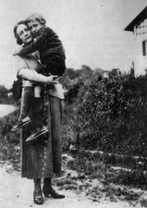 Roland in the arms of his beloved mother, Henriette.