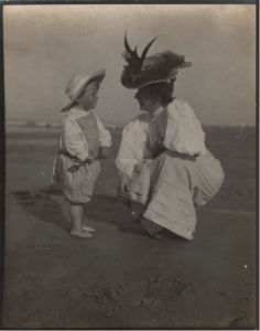 A young Cecil Beaton pictured with his nurse 'Ninnie' (c.1908)