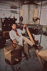 Larry Bell with the Kinney P5 Vacuum Coating Chamber, 1966