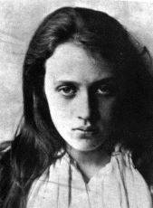 Photograph of a young Vanessa Bell taken by her step-sister Stella Duckworth.