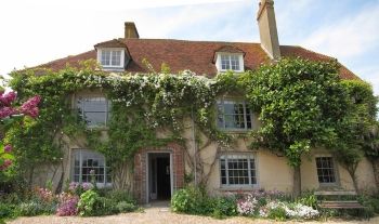 Exterior of Charleston house