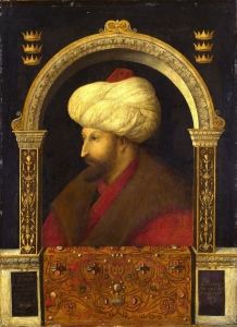 جنتيلي بيليني ، <i> السلطان </ i> <i> محمد الثاني </ i> (1480) (أعيد رسمه على نطاق واسع في القرن التاسع عشر </ sup>>).  في خيارها "البديل" للملف الشخصي التدريجي ذي الثلاثة أرباع ، تتوقع لوحة Gentile صورة أخيه الشهيرة لـ <i> Doge Leonardo Lorodan </i>.