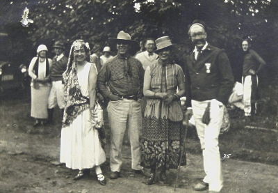 Photograph of George Bellows (far right) with his wife Emma Story Bellows (far left) and artist Eugene Speicher and wife Elsie Speicher. Image from The Gaede/Striebel Archive, Center for Photography at Woodstock Permanent Print Collection. On Extended loan to the Samuel Dorsky Museum of Art, State University of New York, New Paltz, New York.