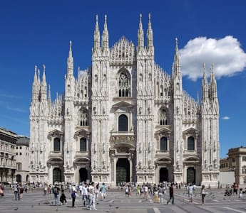 While living in Milan, Borromini assisted in the construction of its cathedral and developed his skill as a stonemason.