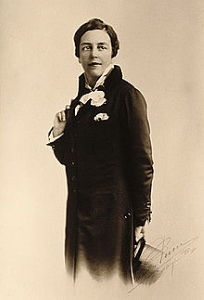 Romaine Brooks in 1910. Photographer: Perou; From the Romaine Brooks papers, Archives of American Art.