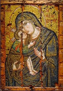 يمثل هذا العمل البيزنطي في القرن الثالث عشر <sup> th </sup> مثالاً على كل من تصوير إليوسا للأم المقدسة والطفل واستخدام الفسيفساء لإنشاء أيقونات ، والتي كانت أكثر شيوعًا لوحات لوحات.