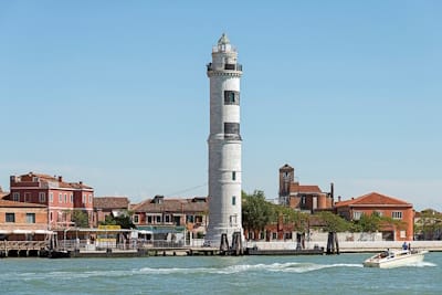 Chihuly was the first American invited to apprentice at the Venini glass factory on the island of Murano, near Venice, Italy, which is famed for its glass-blowing tradition.