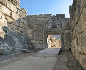 The Lion Gate (1250 BCE) at the entrance to a citadel in Mycenae exemplifies Cyclopean masonry and is the only surviving large scale Mycenaean sculpture.
