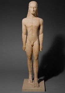 <i> New York Kouros </i> (حوالي 598-580 قبل الميلاد) ، التي أُطلق عليها اسم لكونها موجودة في متحف متروبوليتان للفنون ، تتبع قواعد التناسب للشخصية البشرية ، بالإضافة إلى وضعية المواجهة الأمامية ، التي أنشأها المصريون ، مع إظهار الاتجاه اليوناني نحو نمذجة تشريحية أكثر واقعية واقتراح الحركة.