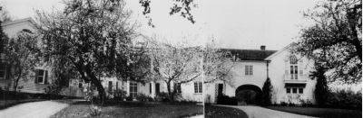 Front view of Dreier's home in The Haven, West Redding, Connecticut