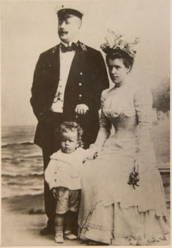 Eisenstein, aged two, with his father, Mikhail, and mother, Yulia (1901)