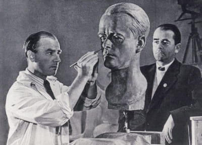 Sculptor Arno Breker modelling a bust of Albert Speer in 1940. Fautrier found an unlikely ally in Nazi supporter Breker.