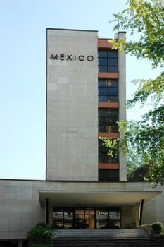 Casa México or the Maison du Mexique. Felguérez resided here during his second stay in Paris, and where he met artist Lilia Carrillo