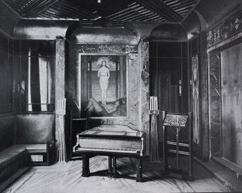 The music room of the Peter Behrens House (1901) at the Darmstadt Artist' Colony is an early example of <i>Raumkunst</i>.