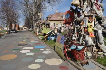 Guyton's work has been described variously as “Outsider Art”, “Environmental Art”, and “Art Brut”. His famous <i>Heidelberg Project</i> encompassed all three movements at once.
