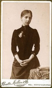 Photograph of 19-year-old Anna Hammershøi (1886)