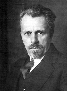 Hausmann received his first formal training at Arthur Lewin-Funcke's Berlin sculpture studio.