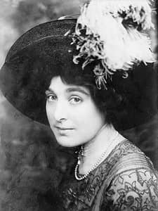 Louisa Caroline Baring Ashburton (Lady Ashburton). In their letters, Hosmer and Lady Ashburton spoke of their devotion to one another, and admitted to the jealousy they felt towards each other's friendships with other women. Hosmer even signed off her letters to her lover, “wedded wife”.