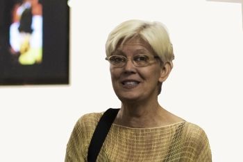 A photograph of Louise Lawler at her 2013 retrospective exhibition in Cologne, Germany.