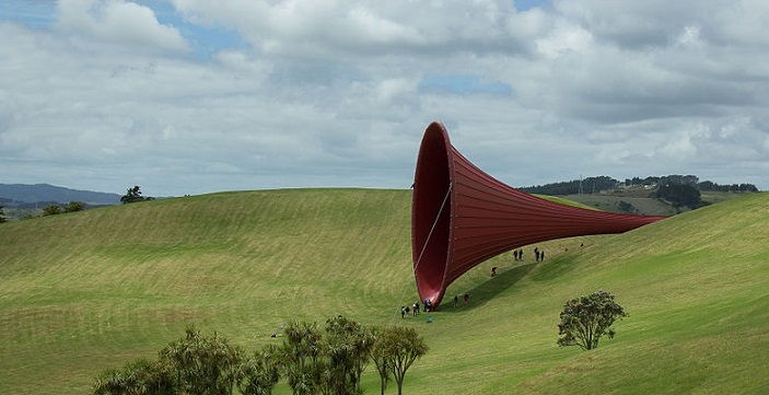 Anish Kapoor's <i>Dismemberment, Site 1</i> - an 80ft high, 280ft length sculpture (2009)
