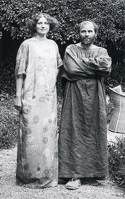 Emilie Flöge and Klimt (between 1900 - 1905)