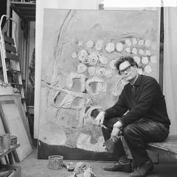 Dutch artist Jaap Wagemaker pictured in 1965 with one of his matter paintings.