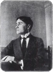 Metzinger photographed around 1912.