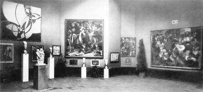 الغرفة 11 من عام 1912 <i> Salon d'Automne </i> ، تعرض لوحة ميتزينغر <i> Danseuse au café </i>.