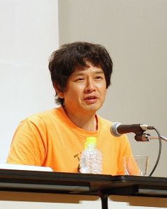 Yoshitomo Nara at a press conference at the Yokohama Art Museum in 2012