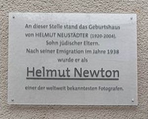 “At this spot was the house in which Helmut NEUSTÄDTER was born, son of Jewish parents. After his emigration in 1938 he became known as Helmut Newton, one of the most famous photographers in the world.”
