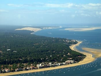Ozenfant was sickly as a child, and was sent for a time to live in Arcachon, a seaside resort town in the South of France, in the hopes that the fresh air and agreeable climate would improve his health.