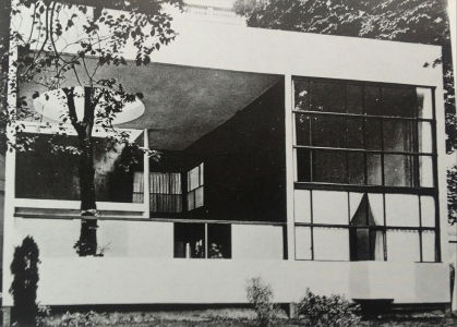 This photograph depicts Le Corbusier's Pavillon de l'Esprit Nouveau at the 1925 Paris International Exposition of Modern Decorative and Industrial Arts.