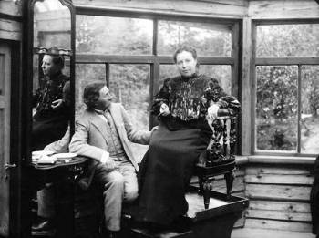 إيليا ريبين وناتاليا نوردمان في البيناتس (ج .1902)