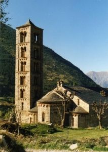 Sant Climent de Taüll, consecrated 1123, the largest and most noted example of the First Romanesque churches in the Vall de Boí. Photo by Núria Pueyo.