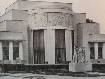 Ruhlmann's pavilion the Hôtel du Collectionneur at the Exposition Internationale des Arts Décoratifs et Industriels Modernes