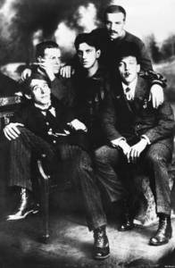 Futurist poets in Moscow in 1911. Clockwise from bottom left: Aleksei Kruchyonykh, David Burlyuk, Vladimir Mayakovsky, Nikolai Burlyuk, and Benedikt Livshits