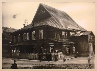 The Cold Synagogue was repurposed as a water-pumping station in 1937 by the Belarus authorities but was returned to the Mogilev Jewish community for restoration as a synagogue and cultural center in 2009.
