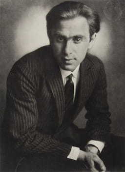 This photograph of a 38-year-old Ryback was published in <i>Paris: Komitet Tsu Fareybikn dem Ondenk Fun Yissakhar-Ben Ribak</i>, in 1937,