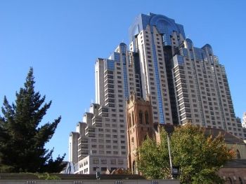 The San Francisco Marriott Marquis in California by architect Anthony J. Lumsden (1989) has features that align and seemingly follow Sant'Elia's vision