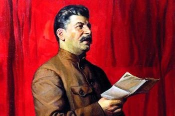 في <i> صورة لجوزيف ستالين </ i> بواسطة إسحاق برودسكي (1933) ، ينظر القائد بنبل إلى المستقبل المشرق الذي ينتظره ، وبالتالي الدولة الروسية.  الخلفية حمراء عميقة ، لون الحزب الشيوعي.