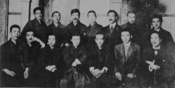 This 1912 photograph shows the members of the Shirakaba-ha.