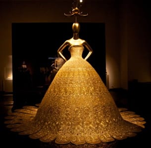 Guo Pei gown displayed at <i>China: Through the Looking Glass</i> in 2015.