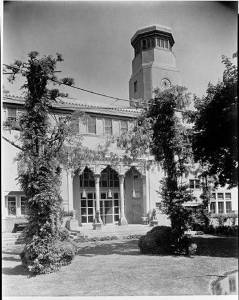 Photograph by David Aronow of the exterior of Laurelton Hall (c. 1924)